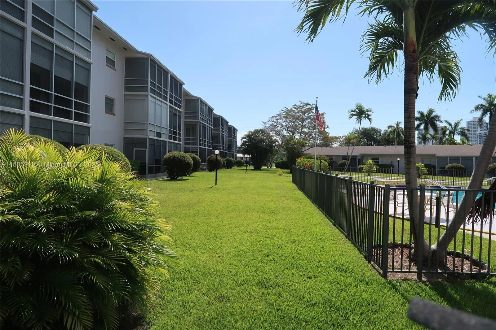 700 Layne Blvd # 112, Hallandale Beach, FL 33009 photo 4