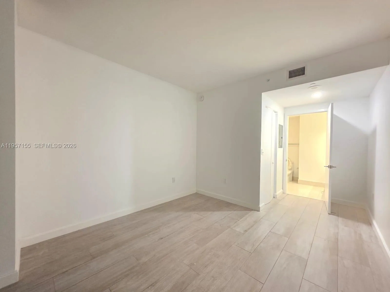 55 SW 9th St # 1409, Miami, FL 33130 photo 3