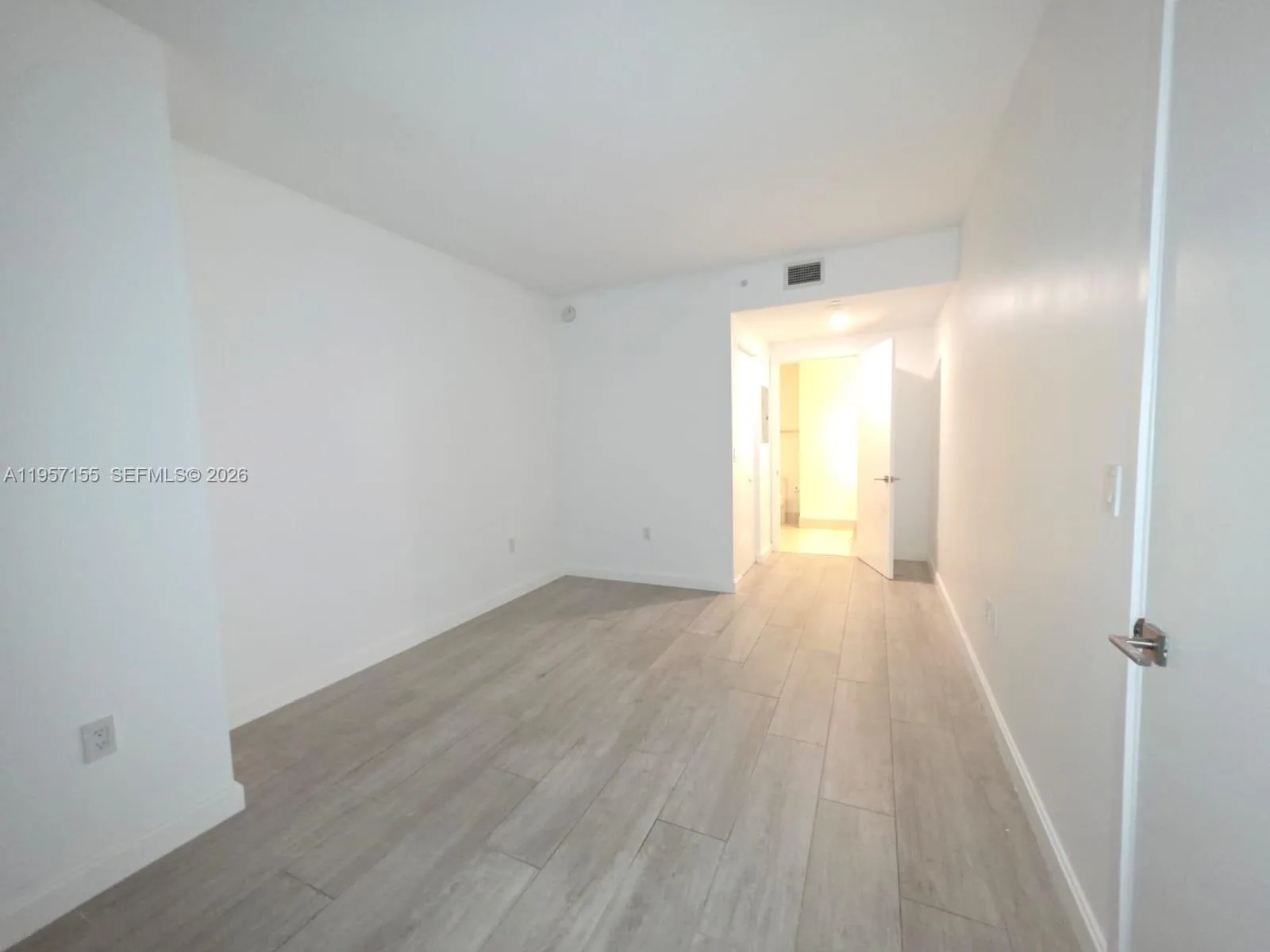 55 SW 9th St # 1409, Miami, FL 33130 photo 9