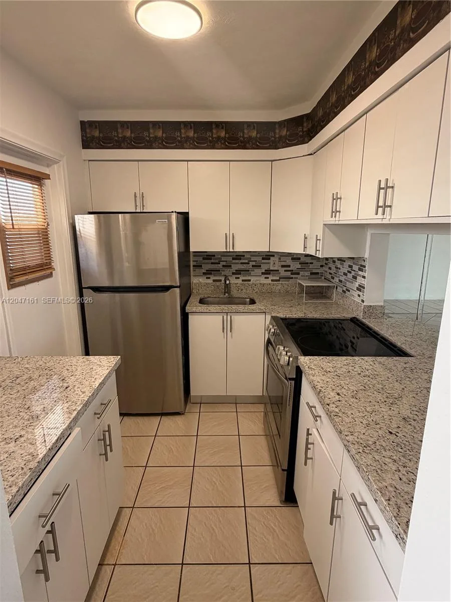 2880 NE 203rd St # 32, Aventura, FL 33180