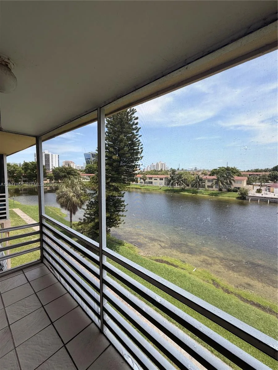 2880 NE 203rd St # 32, Aventura, FL 33180 photo 5