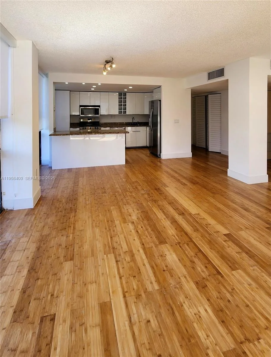 600 NE 36th st # 821, Miami, FL 33137 photo 2