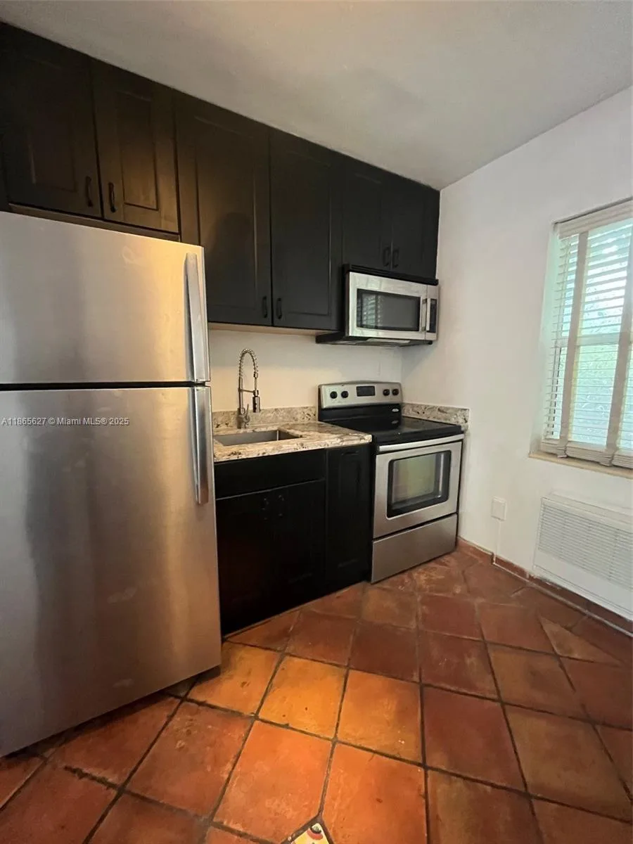 645 NE 77th St # 6, Miami, FL 33138 photo 3
