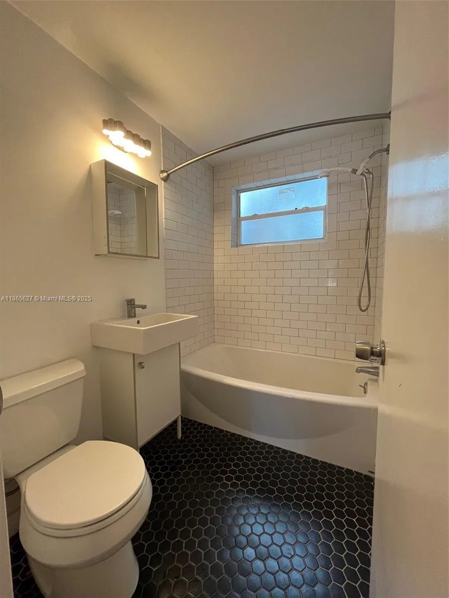 645 NE 77th St # 6, Miami, FL 33138 photo 5