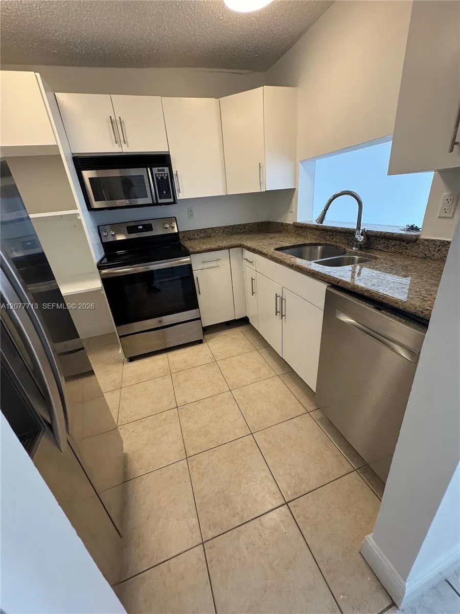 488 NW 165th St Rd # B-412, Miami, FL 33169 — zdjęcie 2