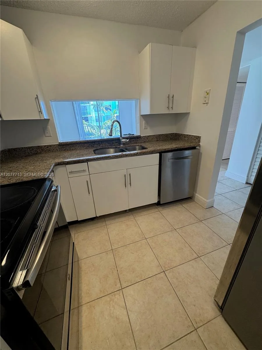 488 NW 165th St Rd # B-412, Miami, FL 33169 — zdjęcie 3