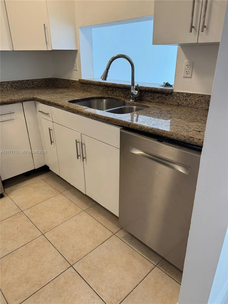 488 NW 165th St Rd # B-412, Miami, FL 33169 — zdjęcie 4