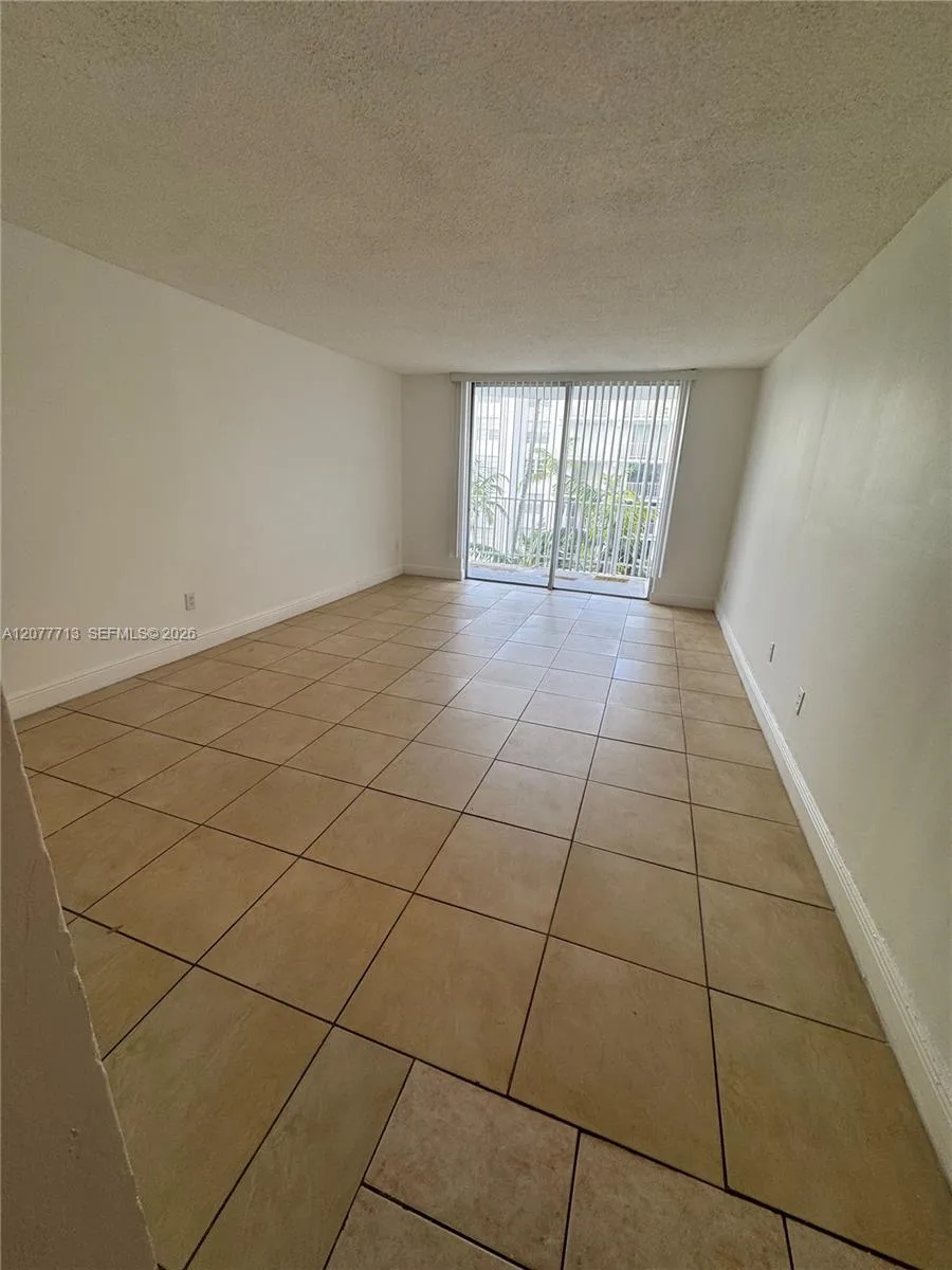 488 NW 165th St Rd # B-412, Miami, FL 33169 — zdjęcie 5