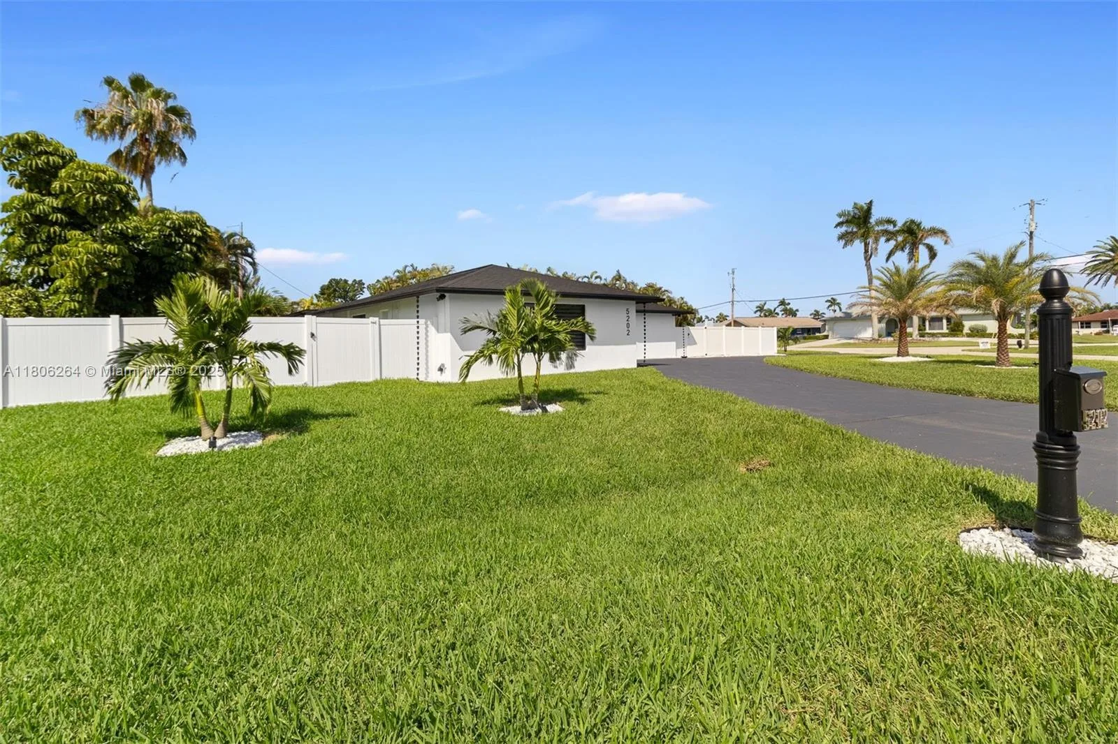 5202 Elm CT, Cape Coral, FL 33904 photo 4