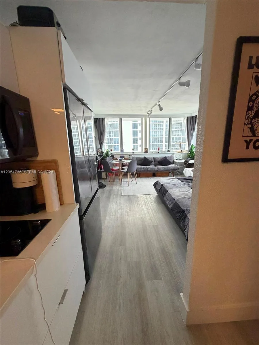 19201 Collins Ave # 1126, Sunny Isles Beach, FL 33160 photo 2