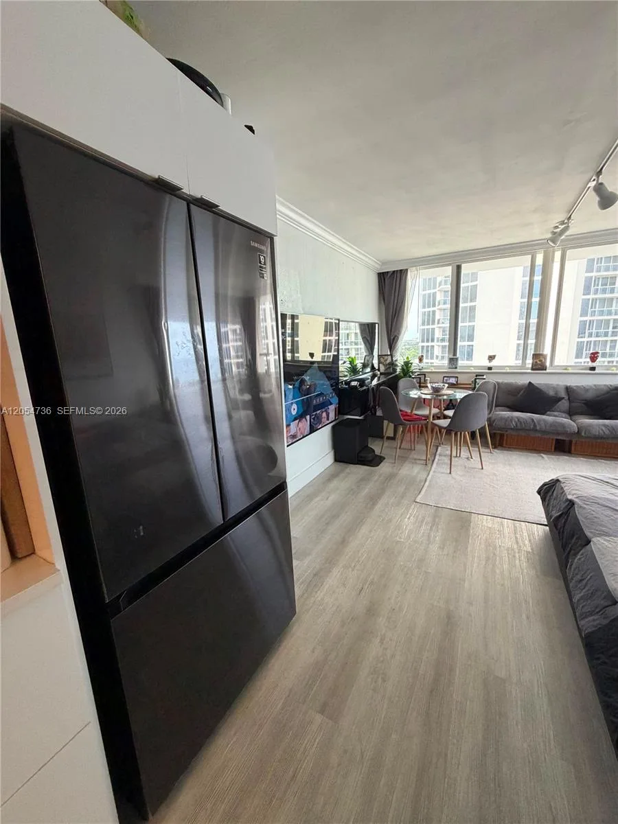 19201 Collins Ave # 1126, Sunny Isles Beach, FL 33160 photo 3