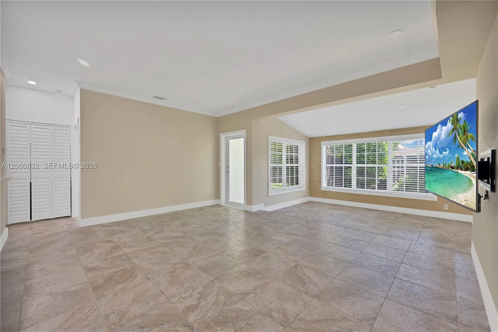 818 NE 3rd St, Hallandale Beach, FL 33009