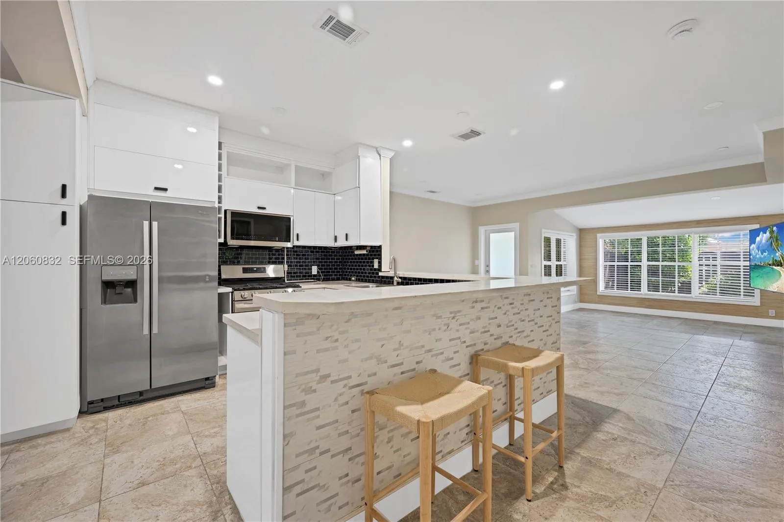 818 NE 3rd St, Hallandale Beach, FL 33009 photo 4