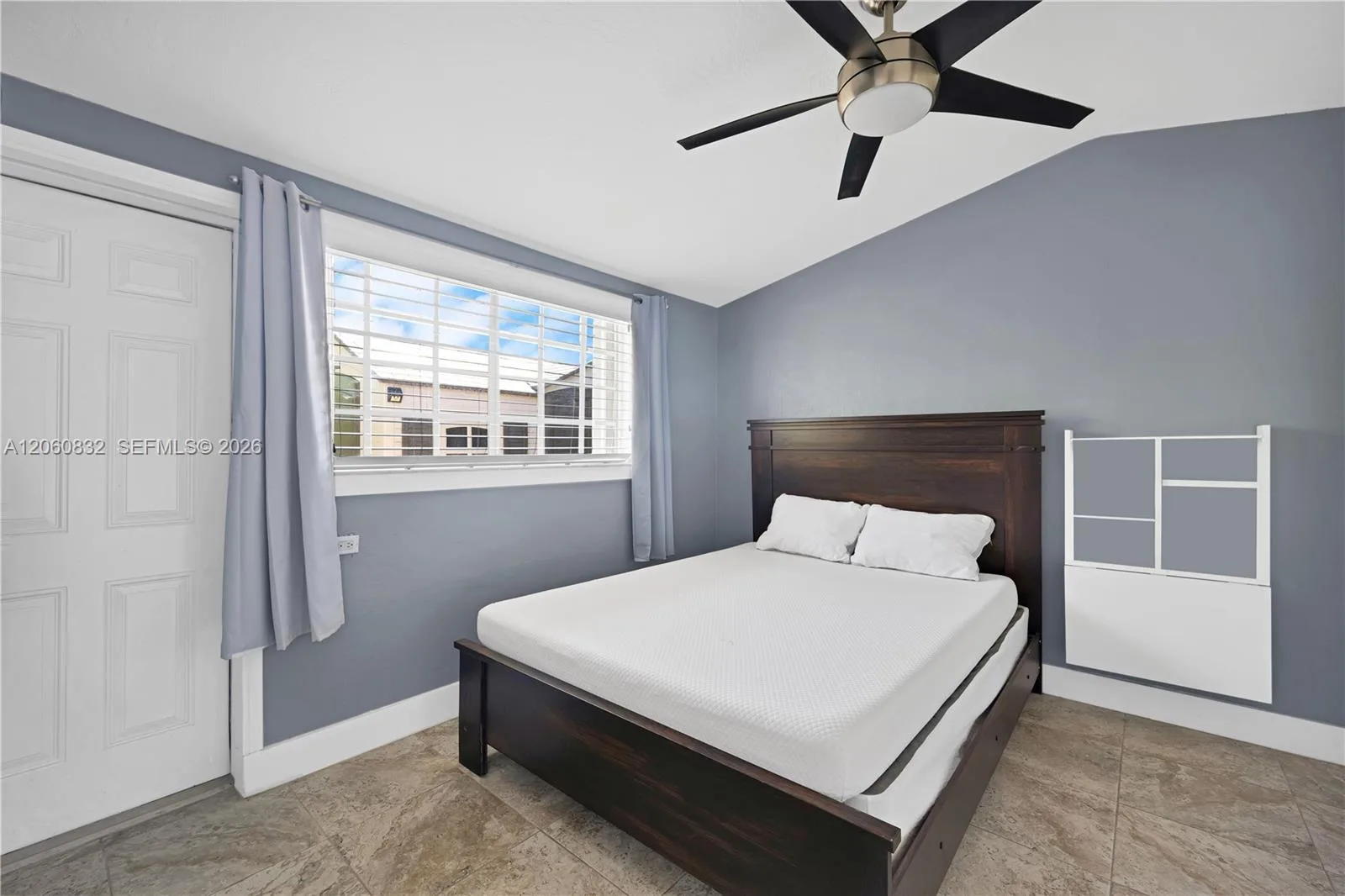 818 NE 3rd St, Hallandale Beach, FL 33009 photo 7