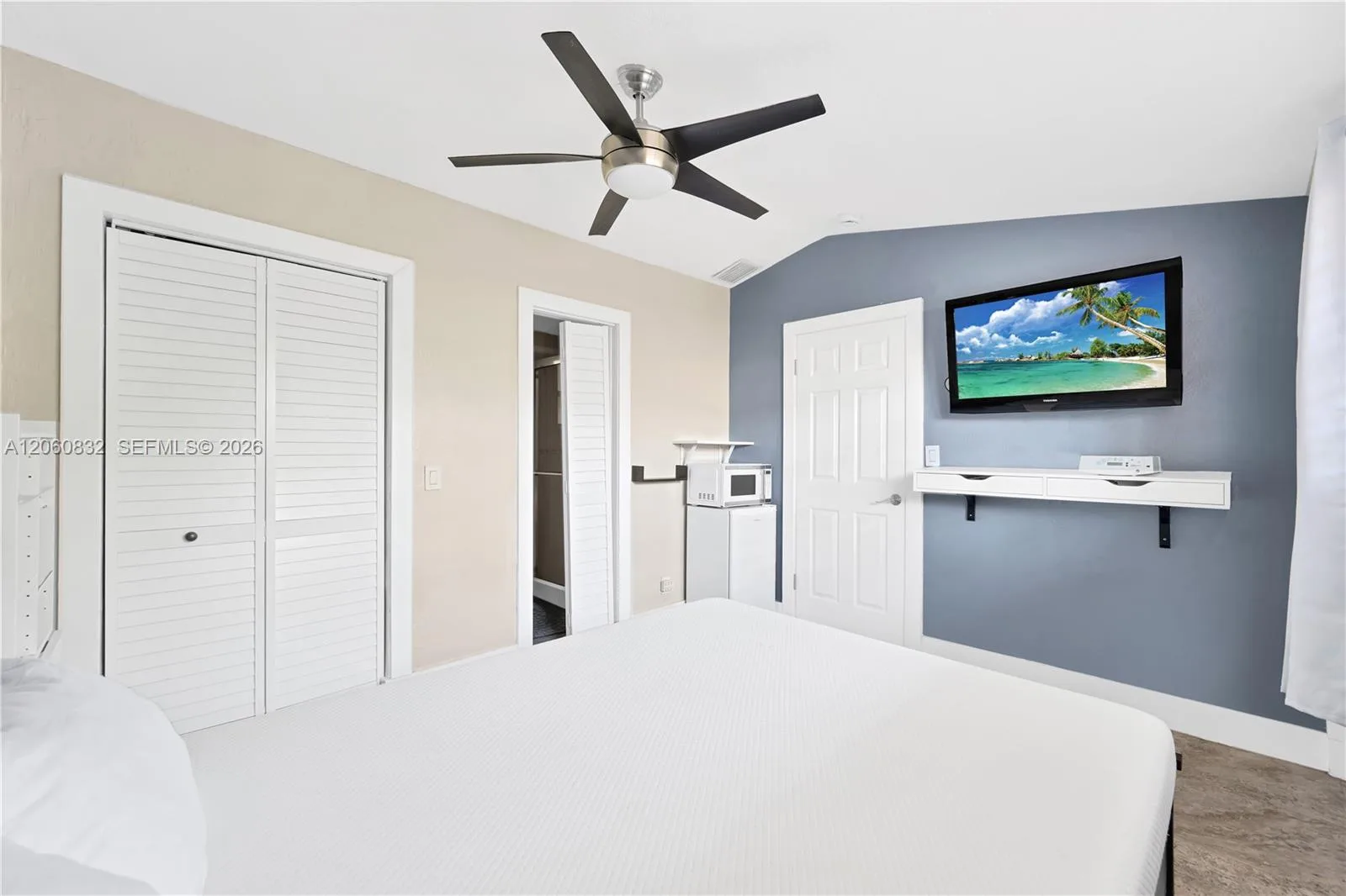 818 NE 3rd St, Hallandale Beach, FL 33009 photo 8