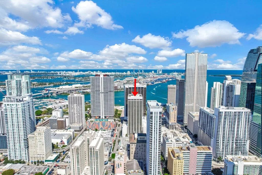 1 SE 3rd Ave, Miami, FL 33131 photo 4