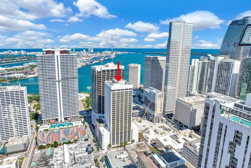 1 SE 3rd Ave, Miami, FL 33131 photo 5