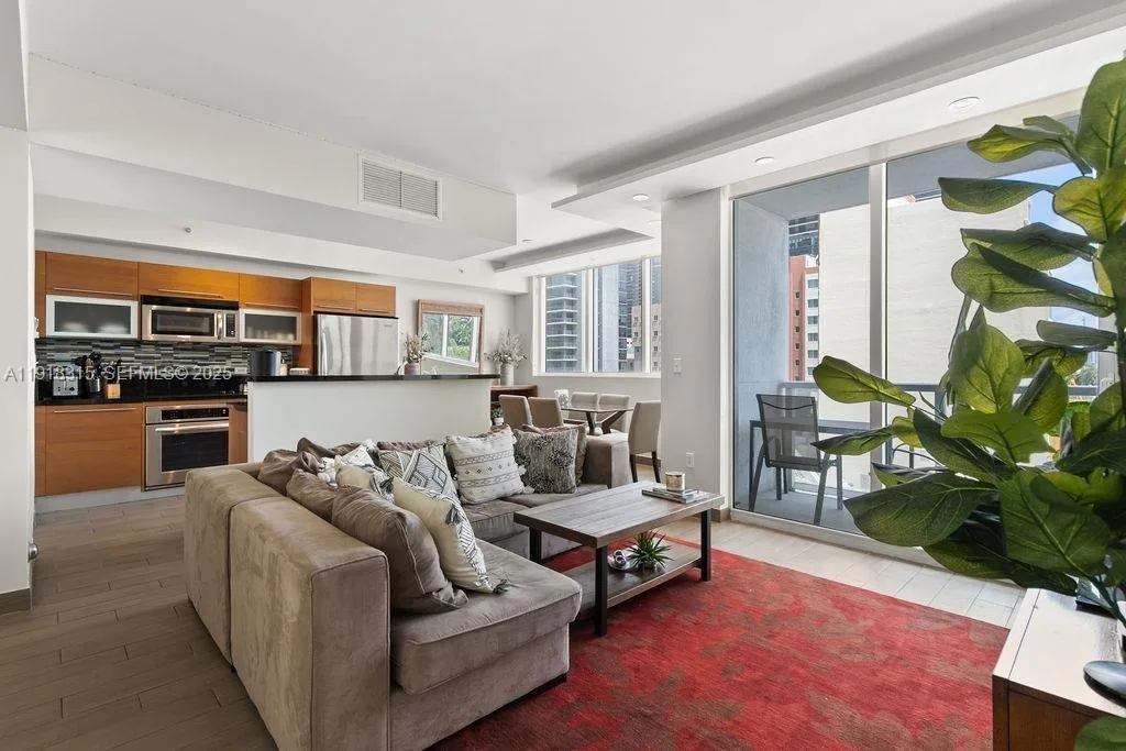244 Biscayne Blvd # 402, Miami, FL 33132