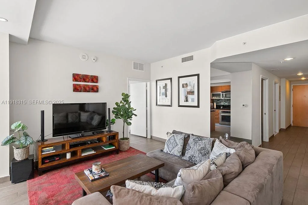 244 Biscayne Blvd # 402, Miami, FL 33132 photo 4