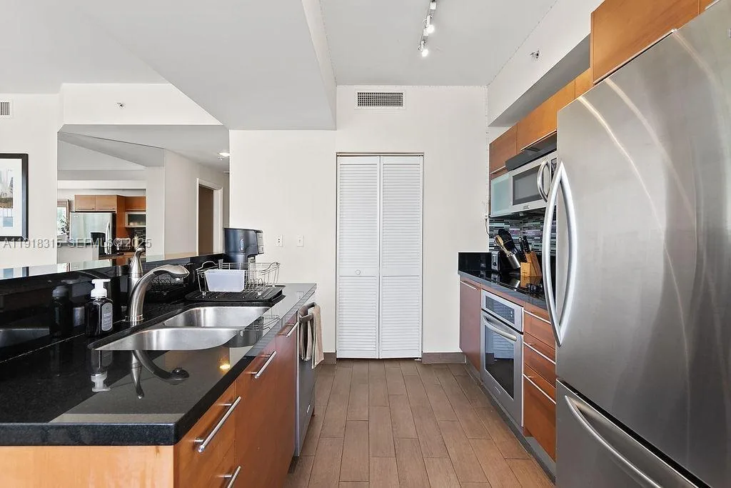 244 Biscayne Blvd # 402, Miami, FL 33132 photo 6