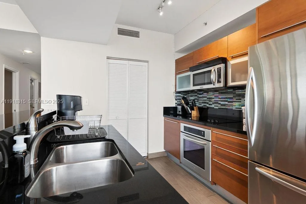244 Biscayne Blvd # 402, Miami, FL 33132 photo 8