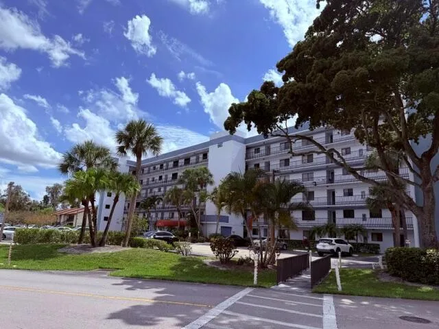 7770 Tahiti Lane # 405, Lake Worth, FL 33467
