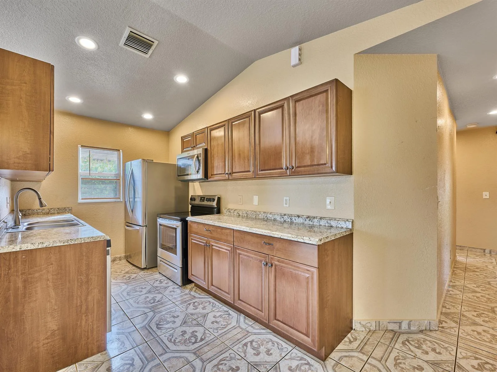 556 E Ridge Cir Circle N, Boynton Beach, FL 33435 photo 12