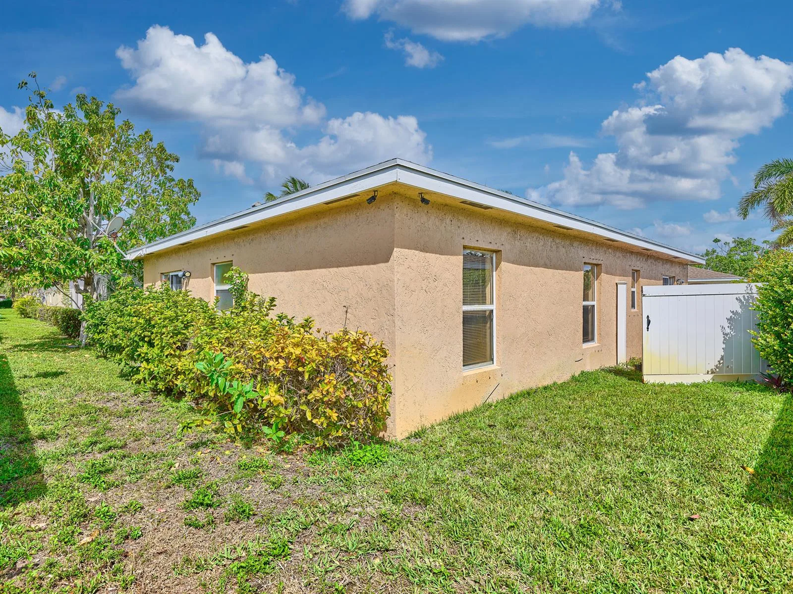 556 E Ridge Cir Circle N, Boynton Beach, FL 33435 photo 7