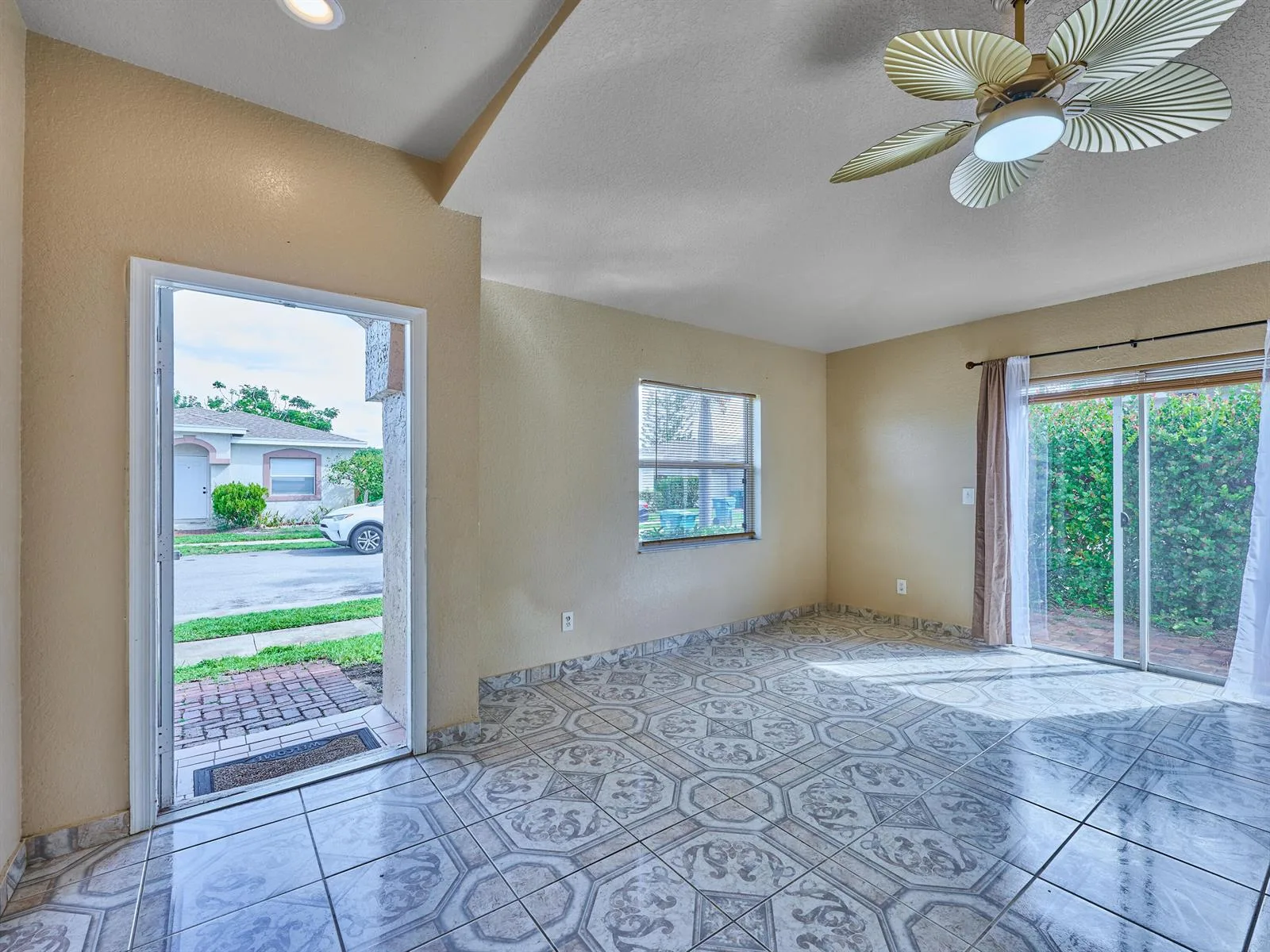 556 E Ridge Cir Circle N, Boynton Beach, FL 33435 photo 8