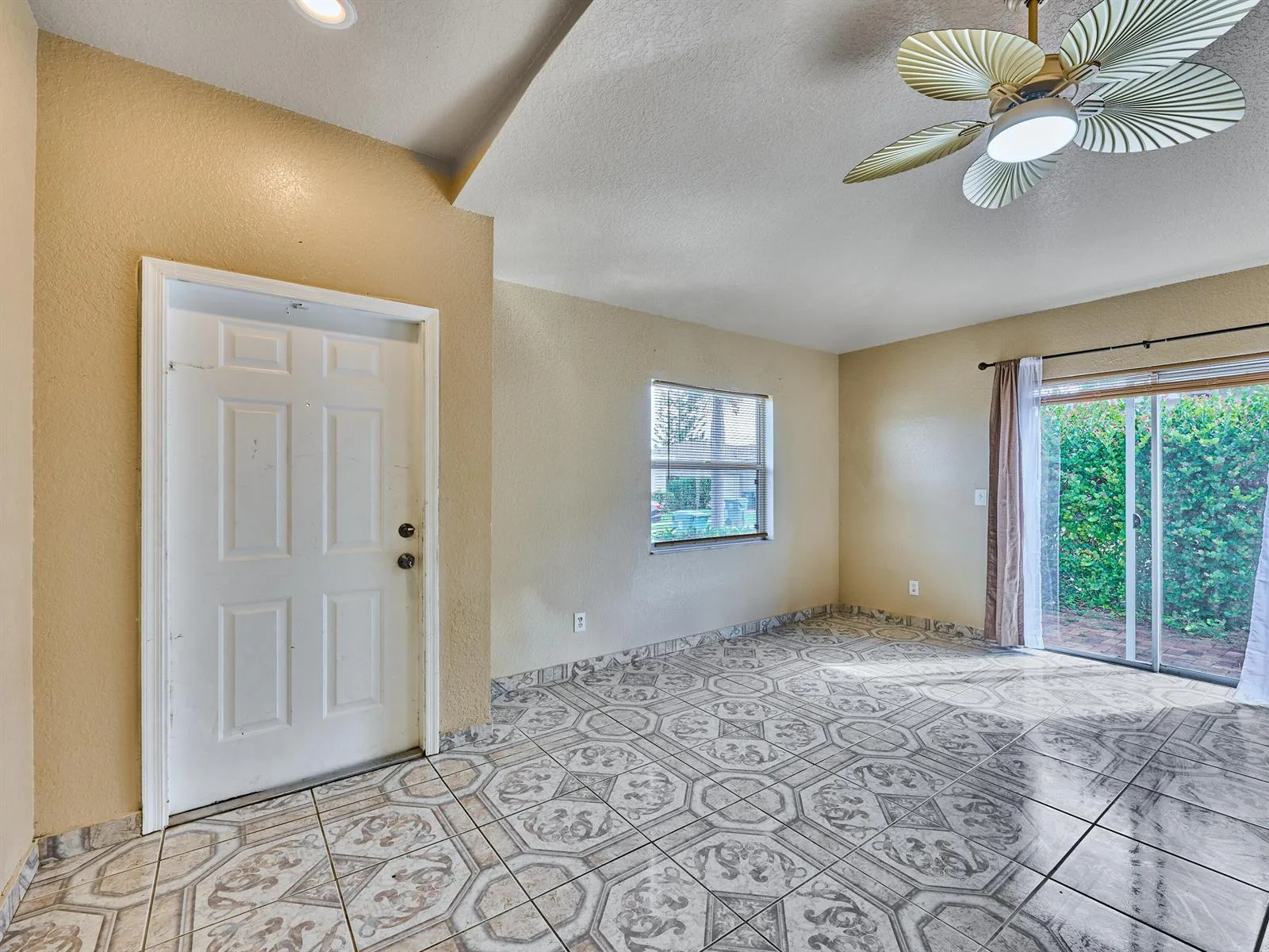 556 E Ridge Cir Circle N, Boynton Beach, FL 33435 photo 9