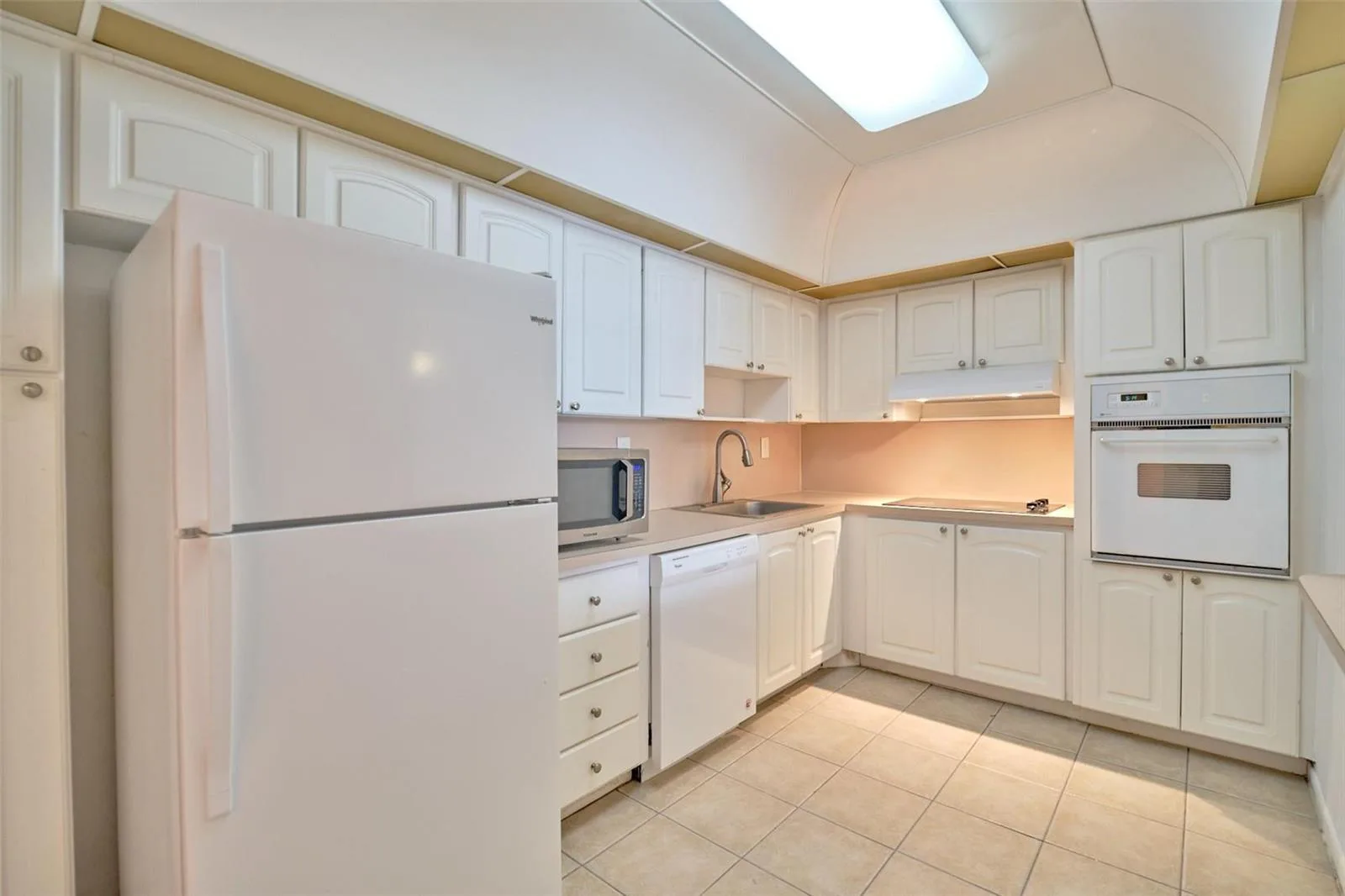 19390 Collins Avenue # 212, Sunny Isles Beach, FL 33160 photo 3