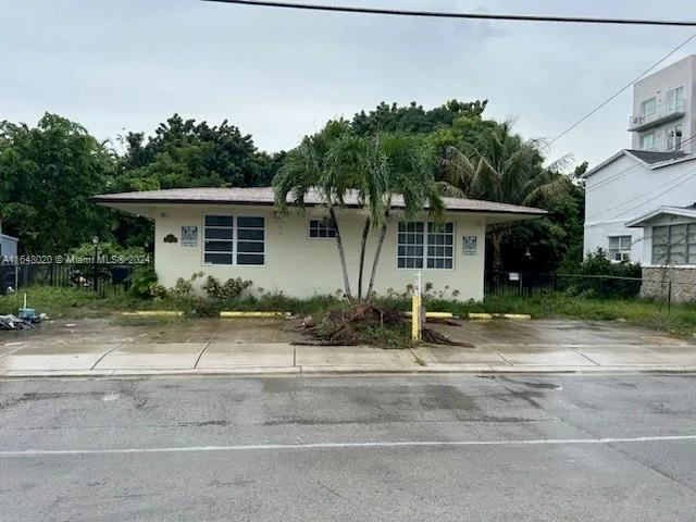 800 NE 85th St, Miami, FL 33138