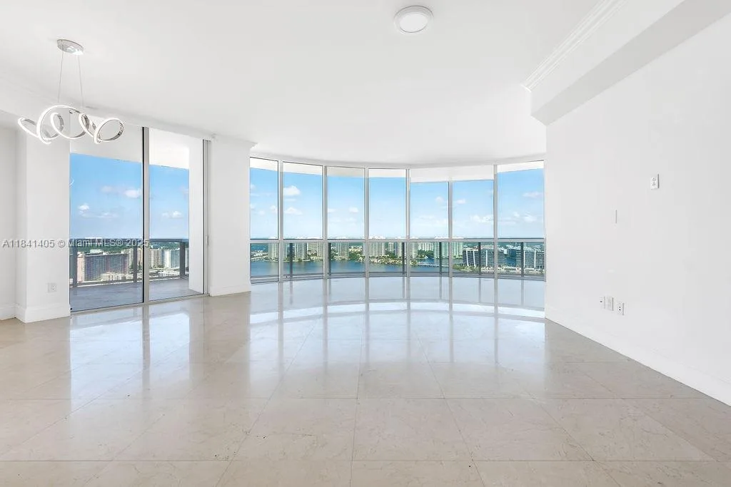 18101 Collins Ave # 4601, Sunny Isles Beach, FL 33160 photo 2