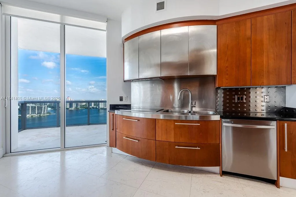 18101 Collins Ave # 4601, Sunny Isles Beach, FL 33160 photo 3
