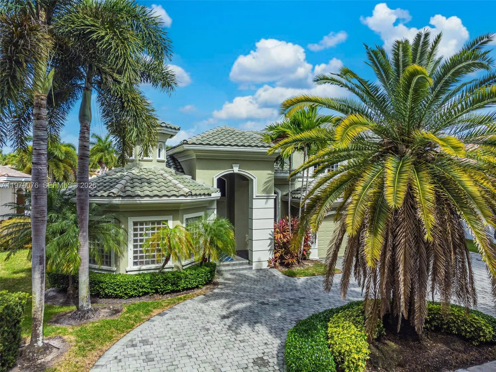 10221 Blue Palm St, Plantation, FL 33324 photo 3