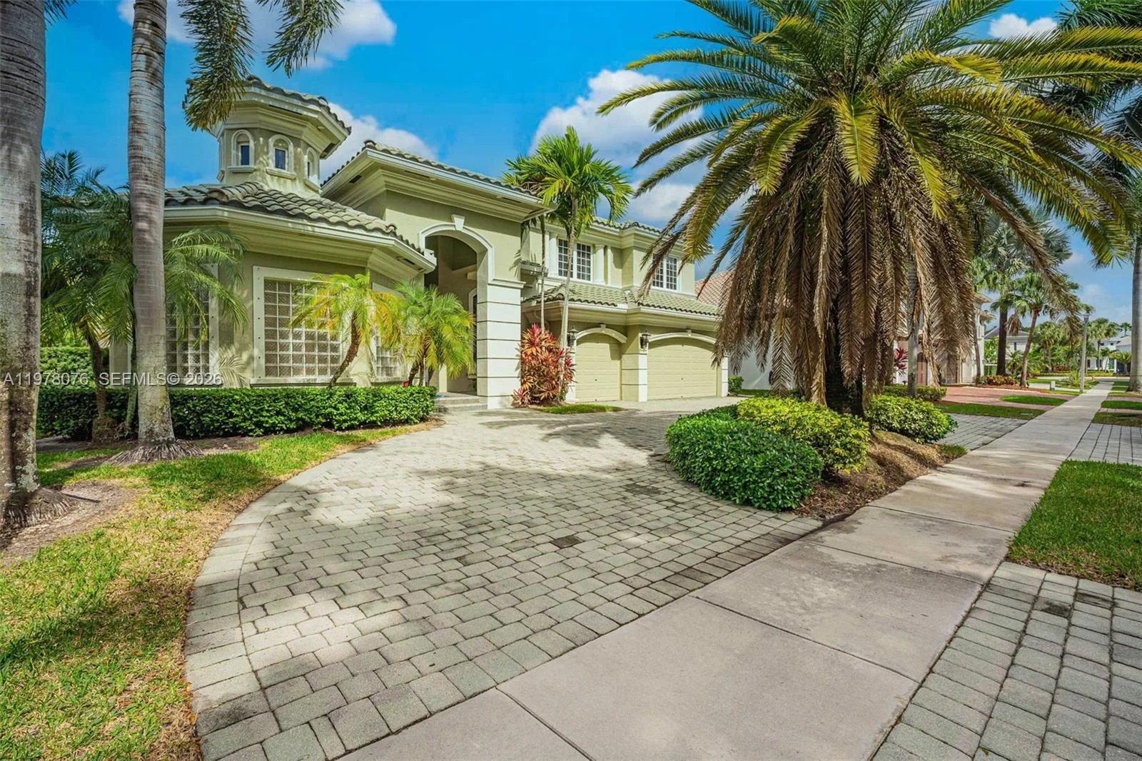10221 Blue Palm St, Plantation, FL 33324 photo 4