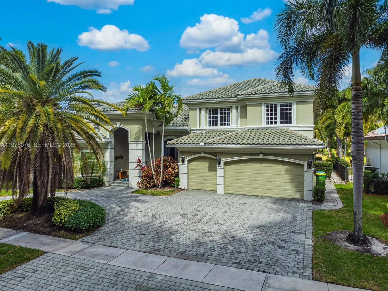 10221 Blue Palm St, Plantation, FL 33324 photo 5