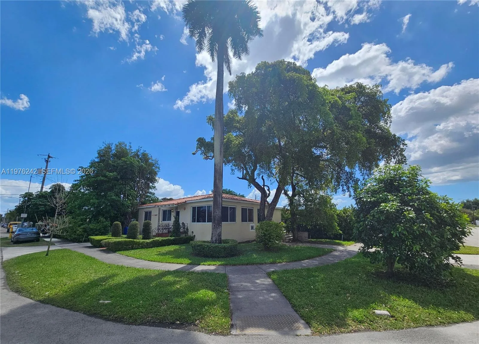 3560 NW 19th St, Miami, FL 33125 photo 2