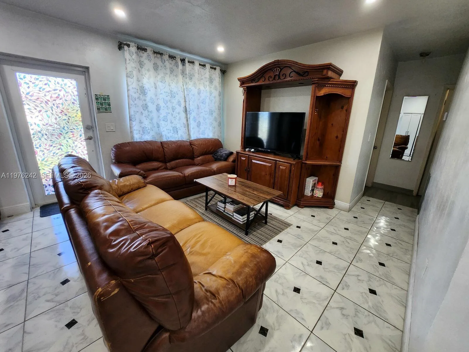 3560 NW 19th St, Miami, FL 33125 photo 4