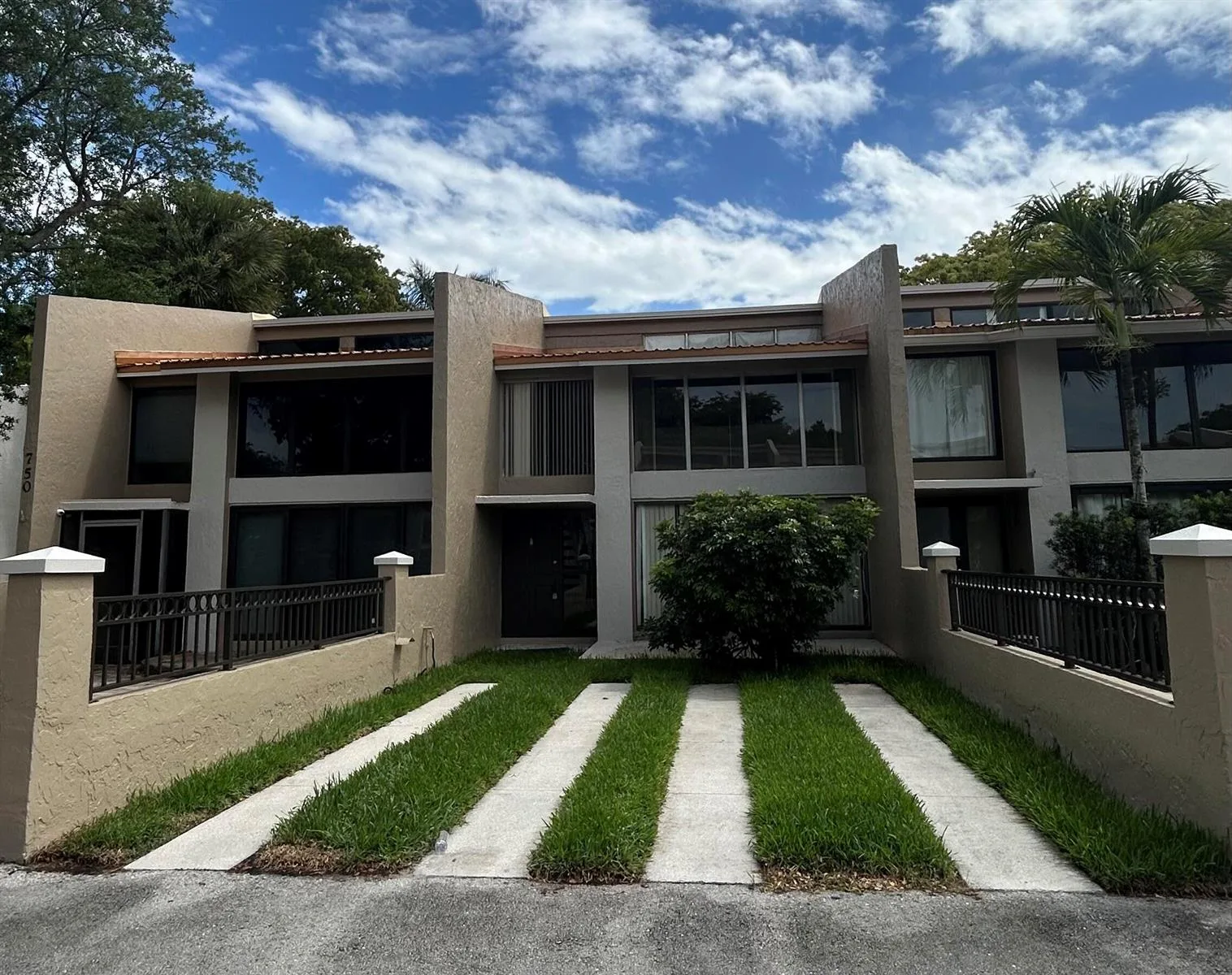 750 E Coco Plum Circle # 2, Plantation, FL 33324