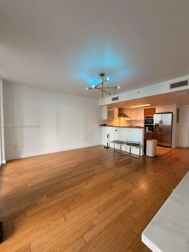 170 SE 14th St # 1807, Miami, FL 33131