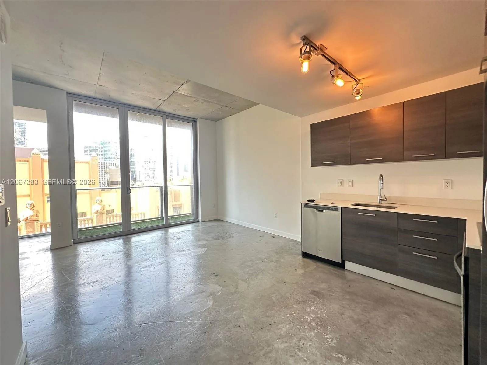 151 SE 1st St # 1505, Miami, FL 33131 photo 2