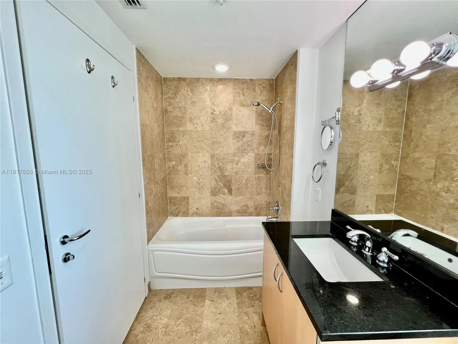 300 S Biscayne Blvd # T-3411, Miami, FL 33131 photo 10