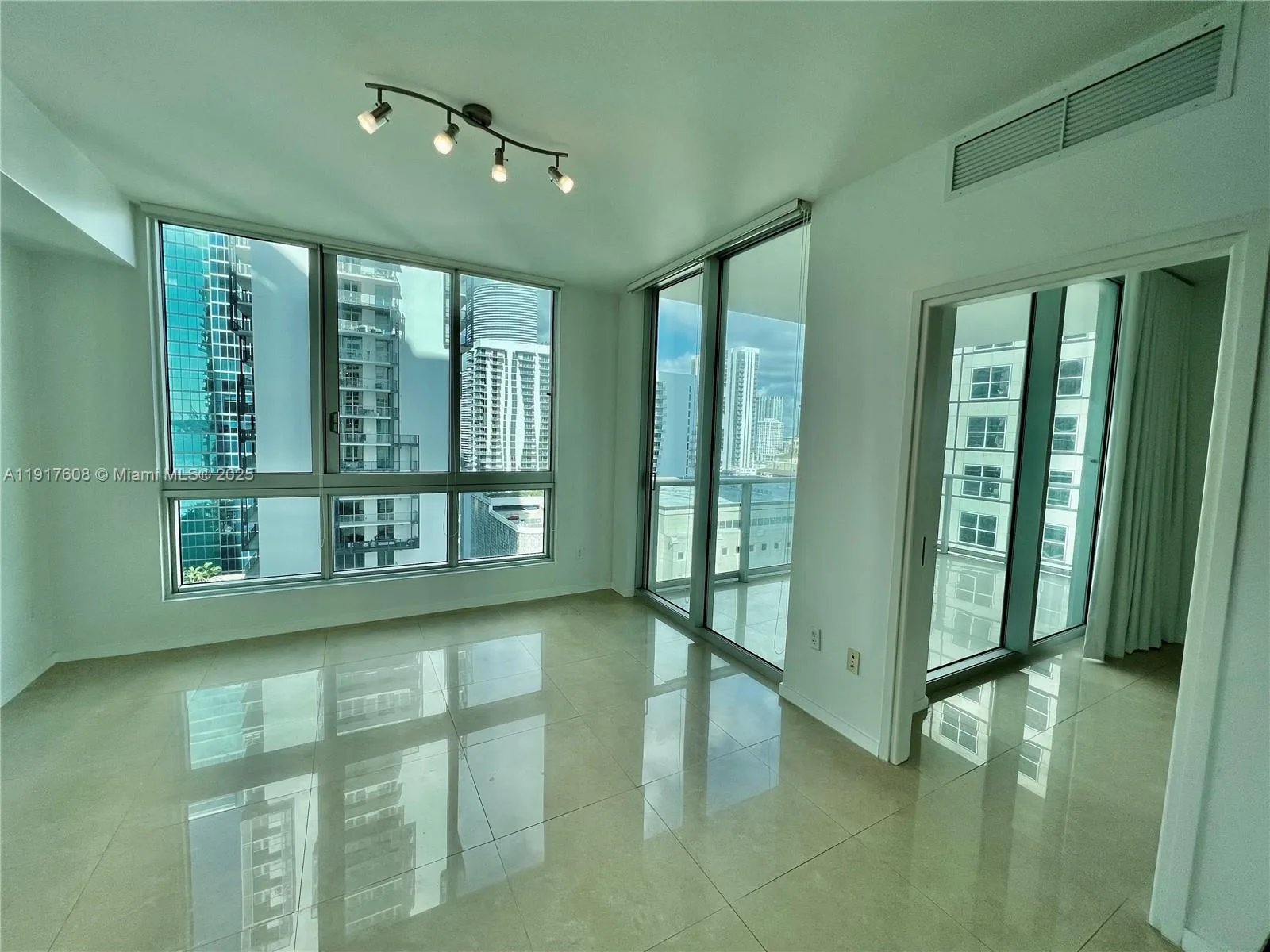 300 S Biscayne Blvd # T-3411, Miami, FL 33131 photo 3