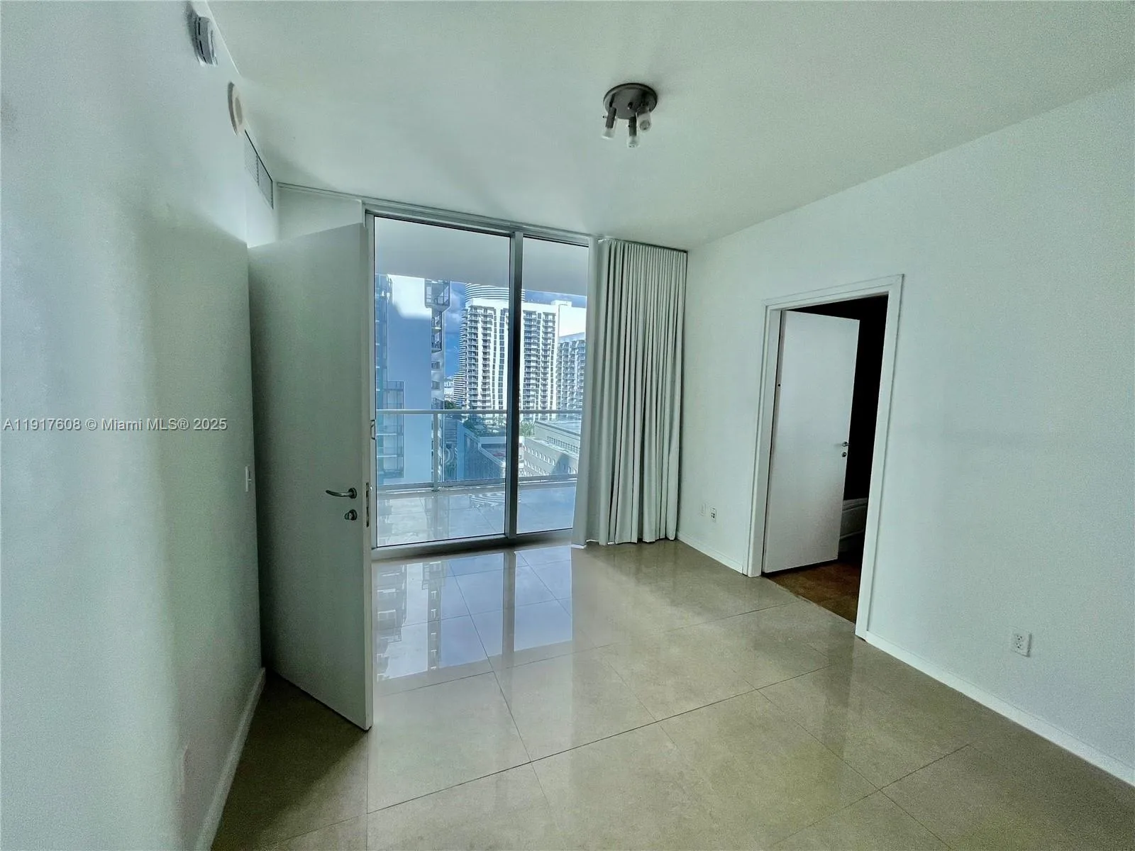 300 S Biscayne Blvd # T-3411, Miami, FL 33131 photo 8