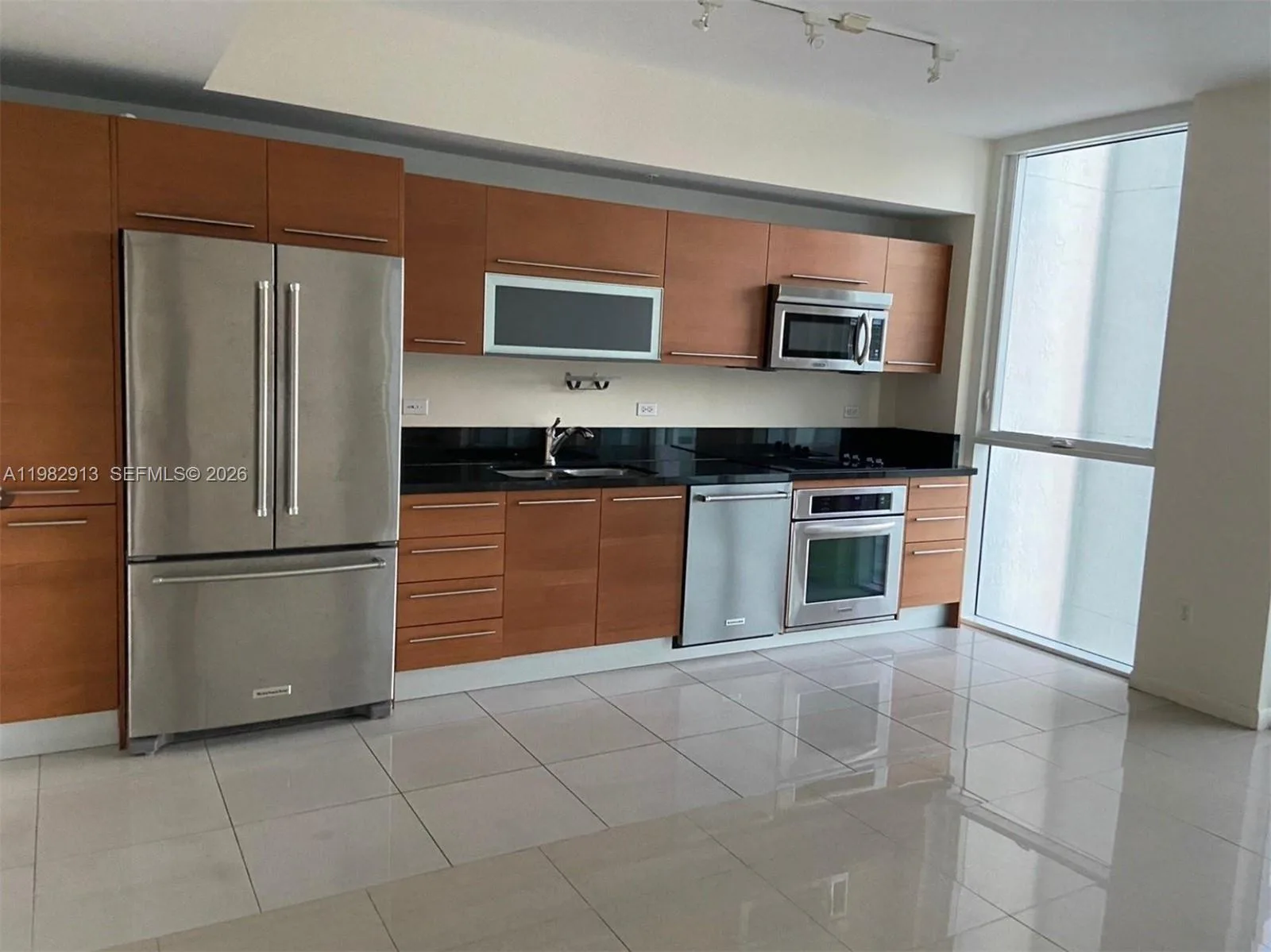 244 Biscayne Blvd # 3305, Miami, FL 33132 photo 4