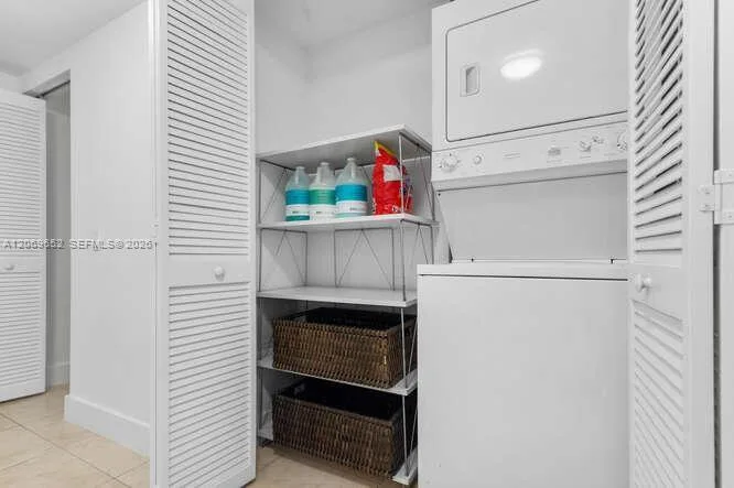 41 SE 5th St # 308, Miami, FL 33131 photo 11