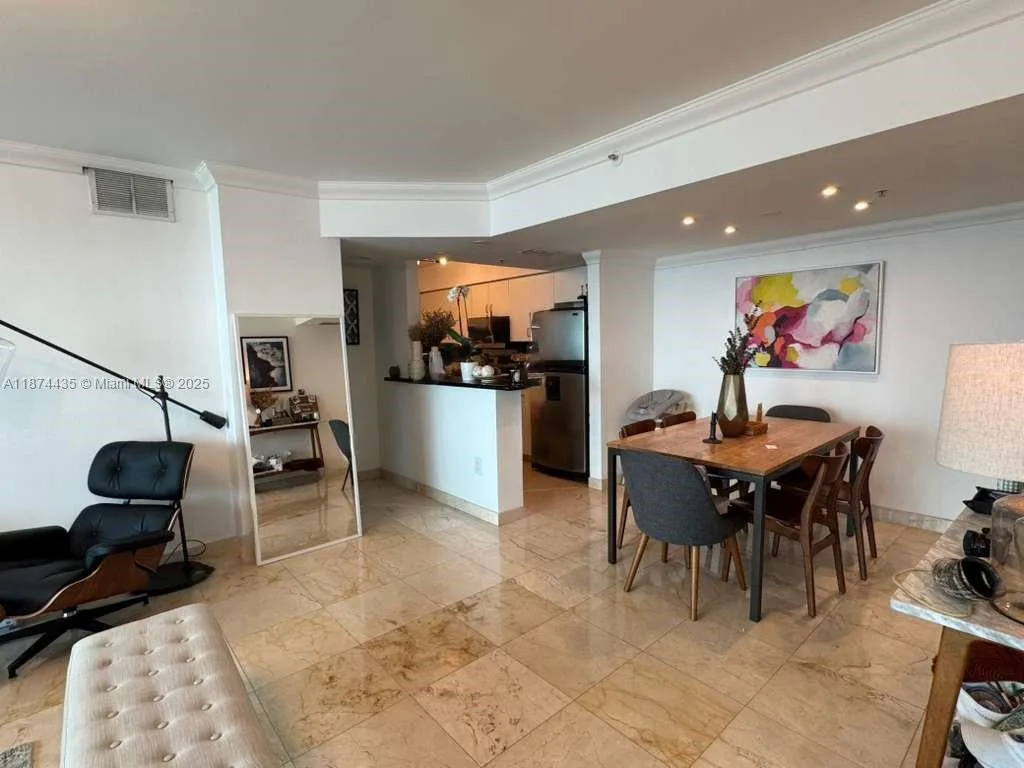 800 Claughton Island Dr # 1003, Miami, FL 33131