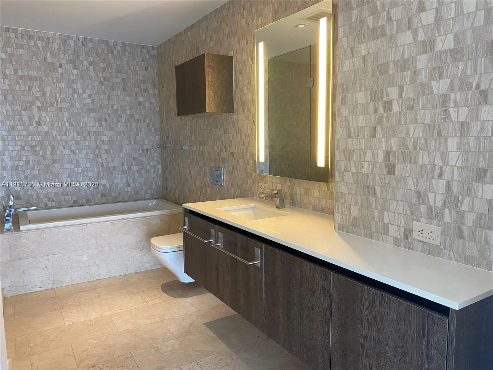 68 SE 6th St # 2106, Miami, FL 33131 photo 6