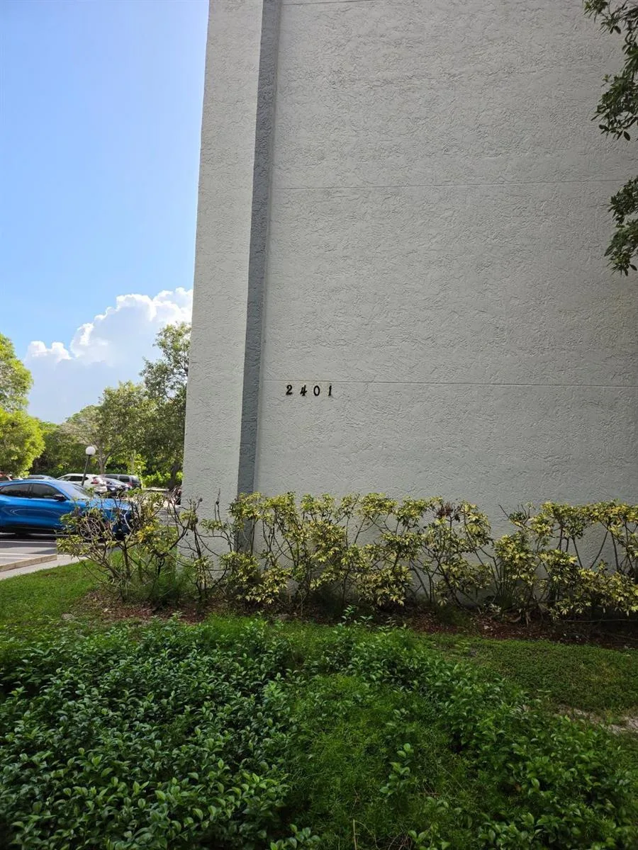 2401 RIVERSIDE Drive # 306-B, Coral Springs, FL 33065